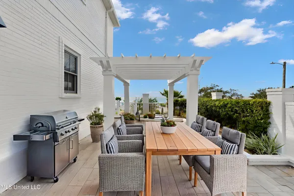 $1,495,000 | 1016 Beach Boulevard, Biloxi, MS 39530