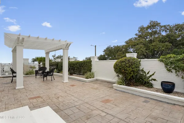 $1,495,000 | 1016 Beach Boulevard, Biloxi, MS 39530