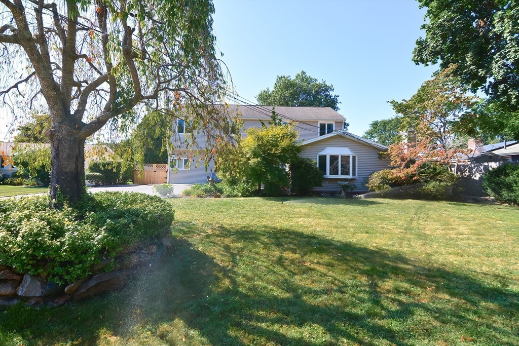 18 Rosslare Road Framingham, MA 01701 - Photo 3 of 38 Gallery Image 3