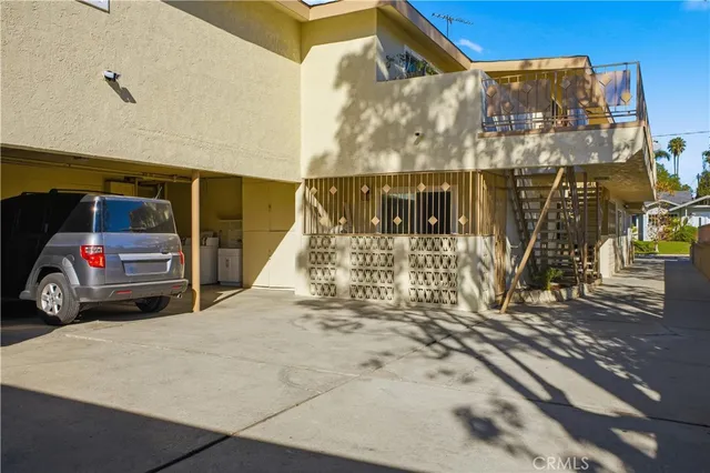 a view of a car park in front of house