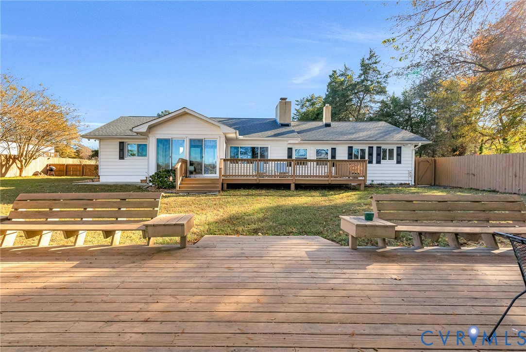 700 West Riverside Drive Lanexa, VA 23089 - Photo 38 of 44 a front view of a house with a yard