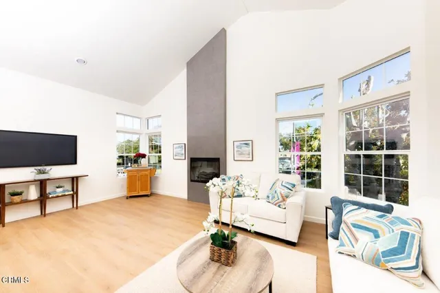 $899,000 | 11829 Gateway Boulevard, Unit 2, Los Angeles, CA 90064