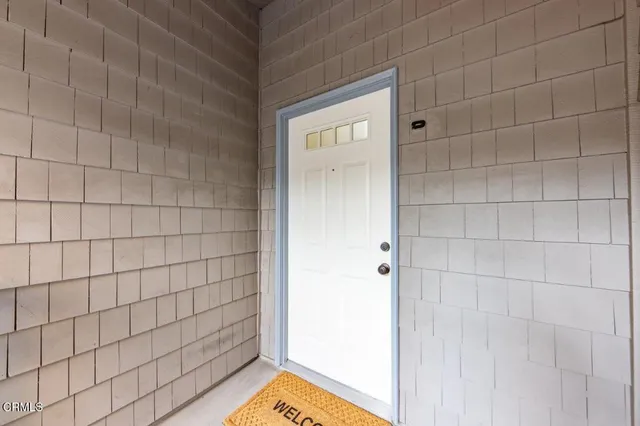 $899,000 | 11829 Gateway Boulevard, Unit 2, Los Angeles, CA 90064