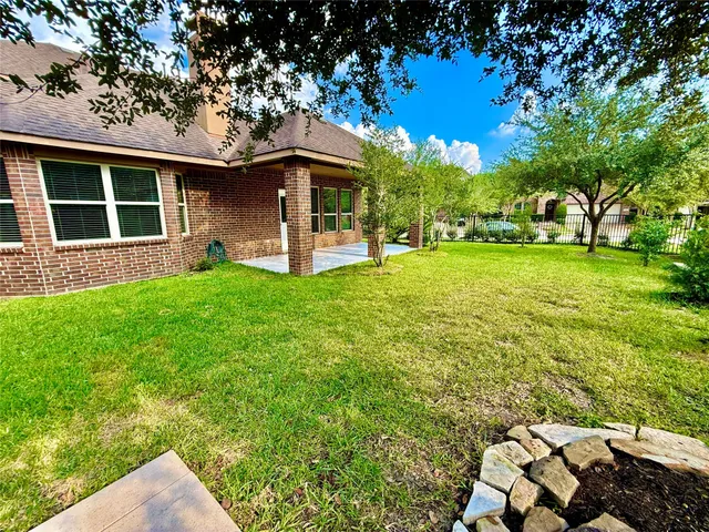 $2,850 | 19506 Mills Glen Drive, Cypress, TX 77433