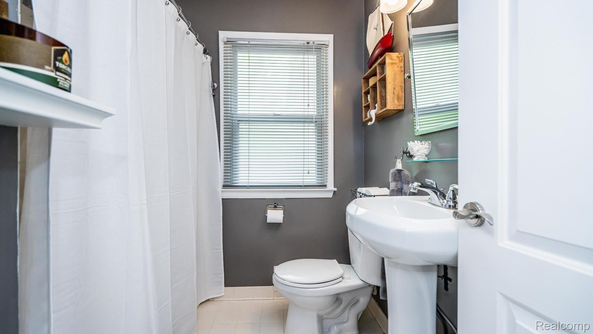1863 Tamm Avenue Rochester, MI 48309 - Photo 11 of 19 Tamm bathroom.jpg