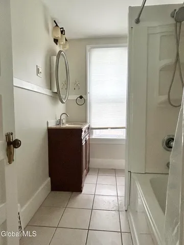 $1,900 | 1204 19th Street, Unit 1, Watervliet, NY 12189