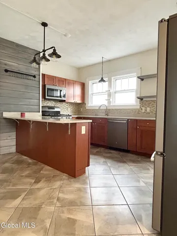 $1,900 | 1204 19th Street, Unit 1, Watervliet, NY 12189