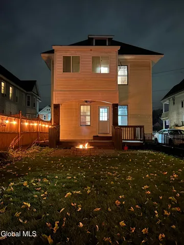 $1,900 | 1204 19th Street, Unit 1, Watervliet, NY 12189