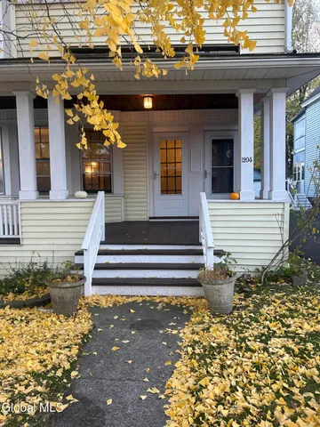 $1,900 | 1204 19th Street, Unit 1, Watervliet, NY 12189