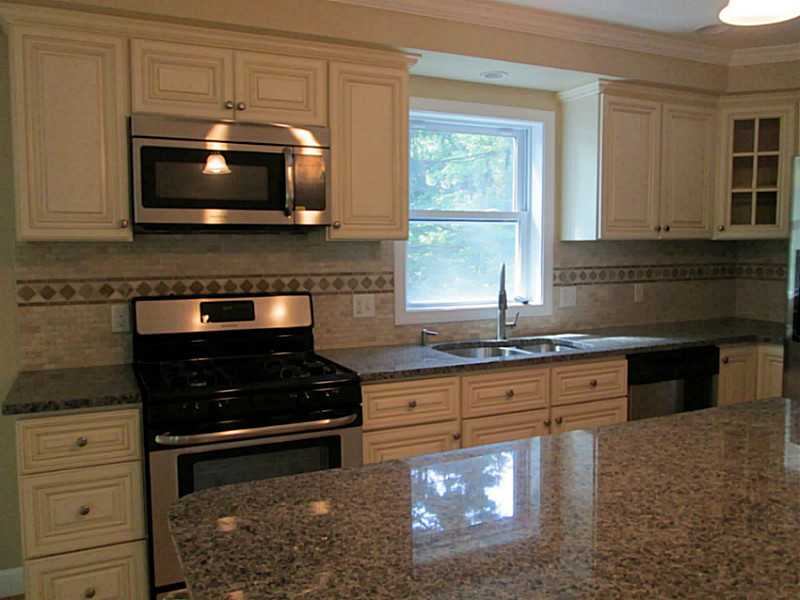 6 Anna Sayles Road Lincoln, RI 02865 - Photo 5 of 18 Kitchen.