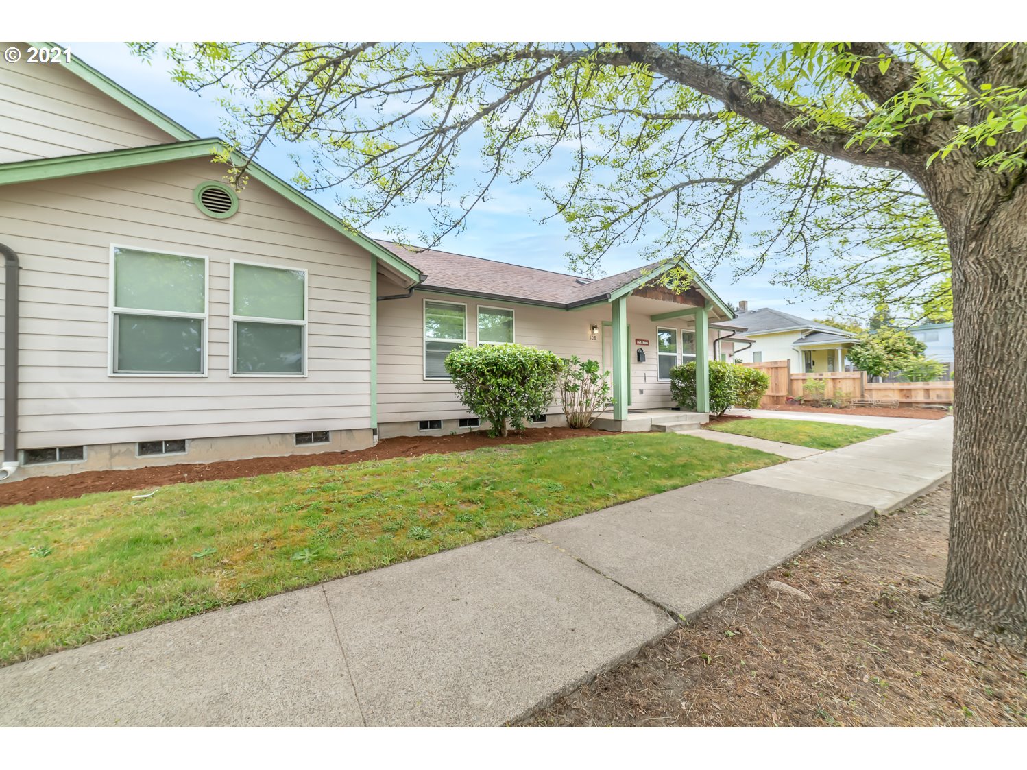 409 Mill Street Springfield, OR 97477 - Photo 4 of 23