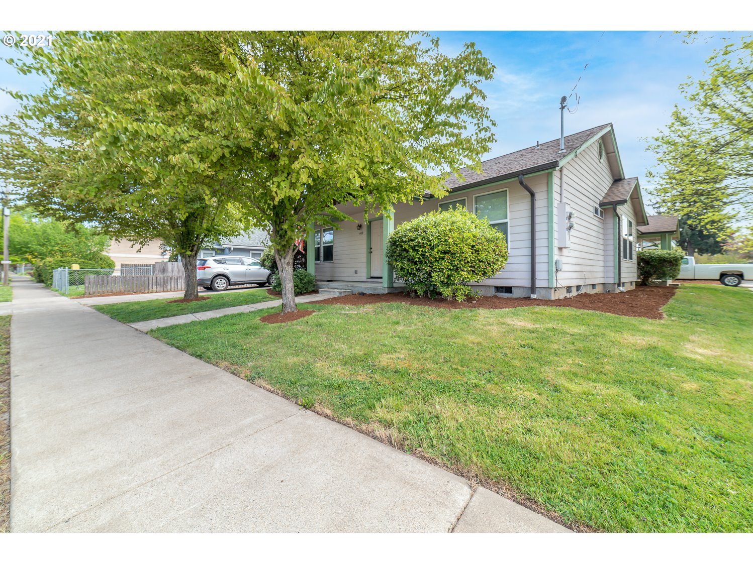 409 Mill Street Springfield, OR 97477 - Photo 5 of 23