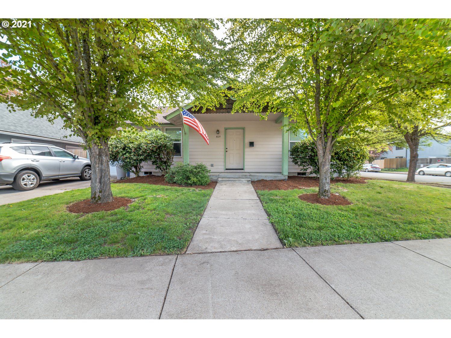 409 Mill Street Springfield, OR 97477 - Photo 7 of 23