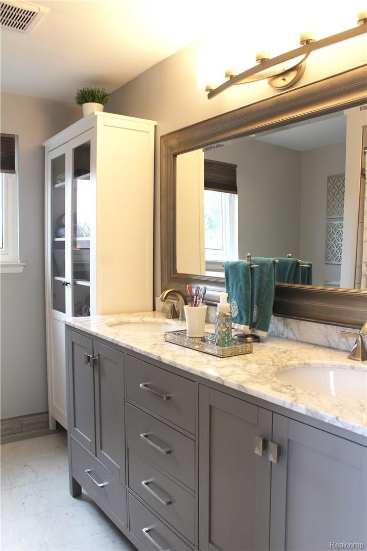 175 Arlington Drive Rochester, MI 48307 - Photo 15 of 26 Bathroom1.jpg