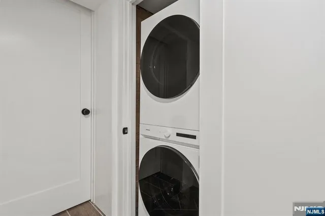 a close up view of a washer and dryer
