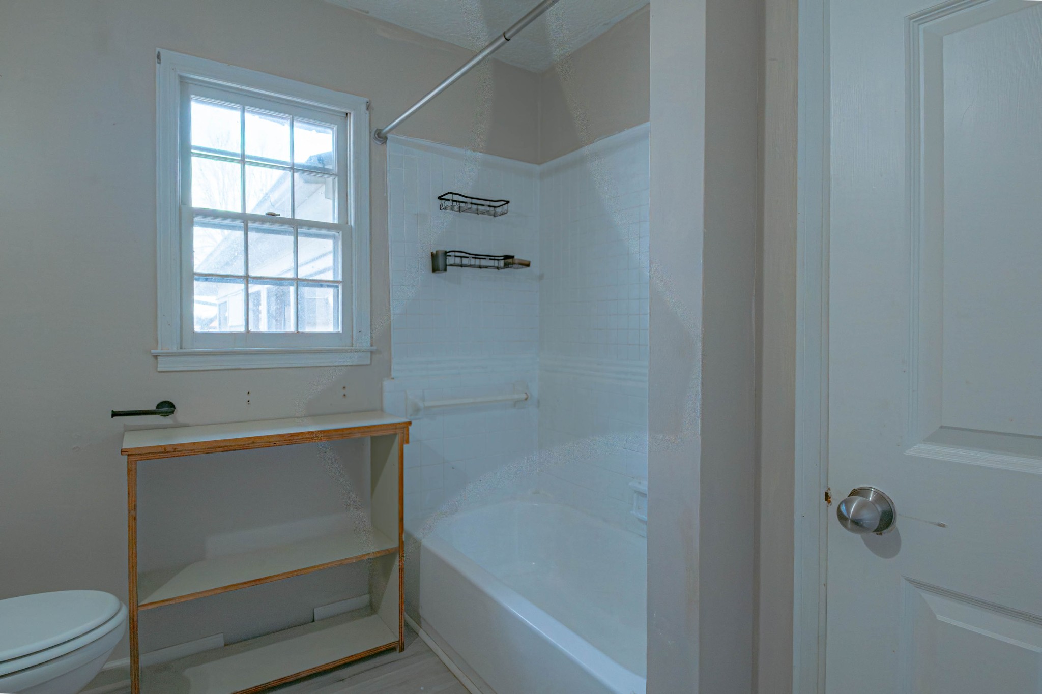 674 Girkin Road Bowling Green, KY 42101 - Photo 26 of 50 a bathroom with a bathtub and toilet