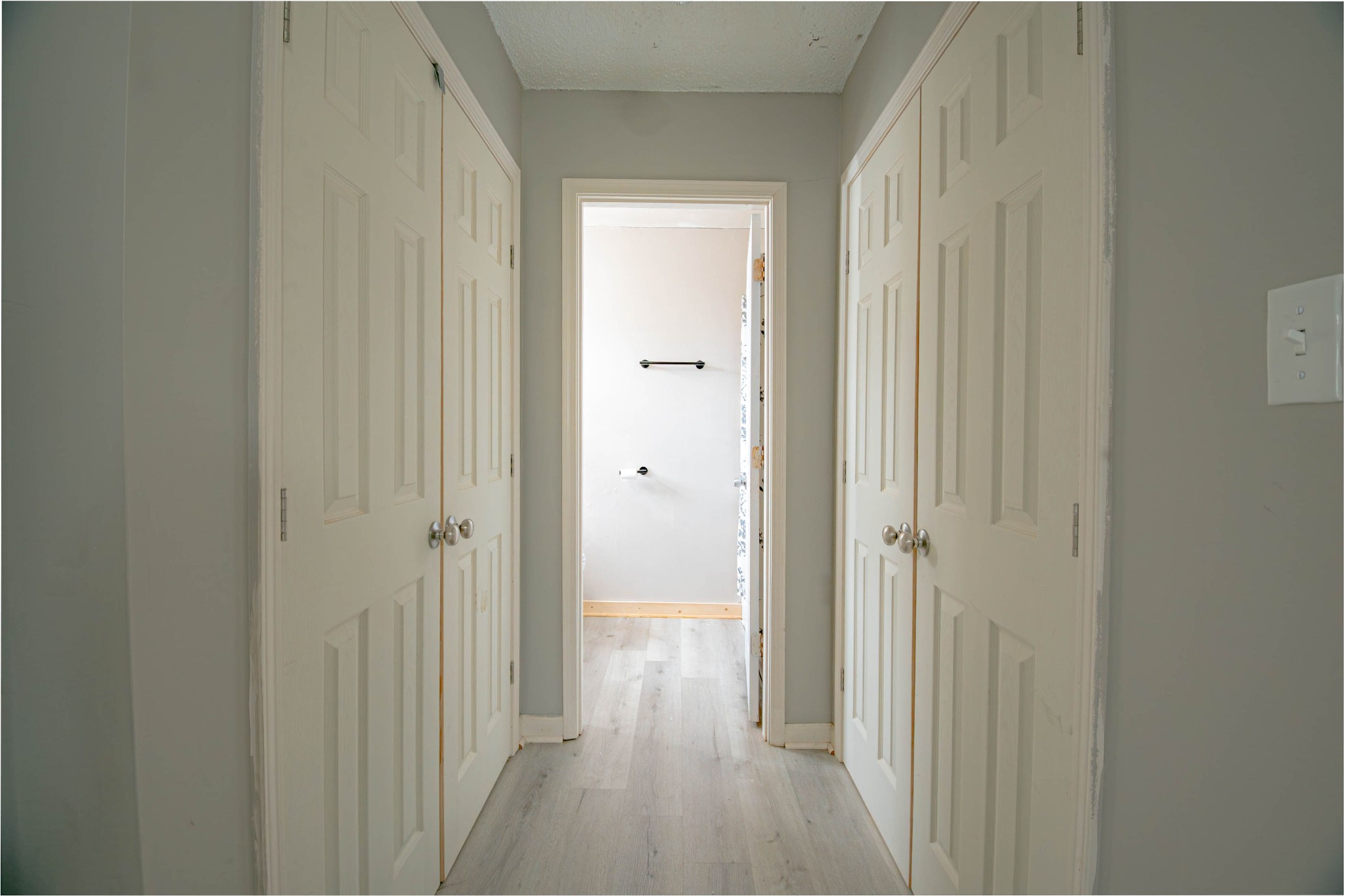 674 Girkin Road Bowling Green, KY 42101 - Photo 32 of 50 a view of a bathroom from the hallway