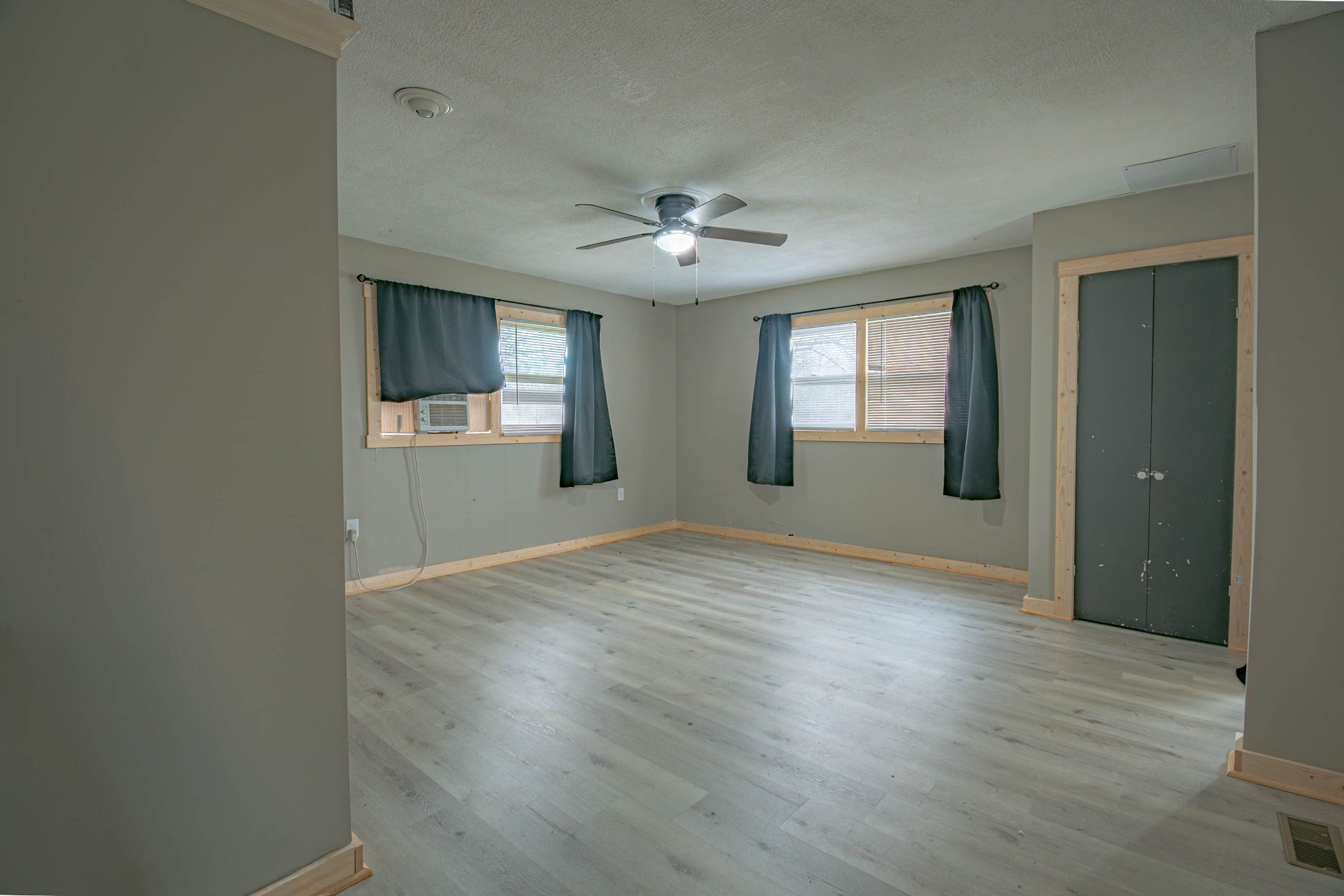 674 Girkin Road Bowling Green, KY 42101 - Photo 34 of 50 an empty room with wooden floor and windows