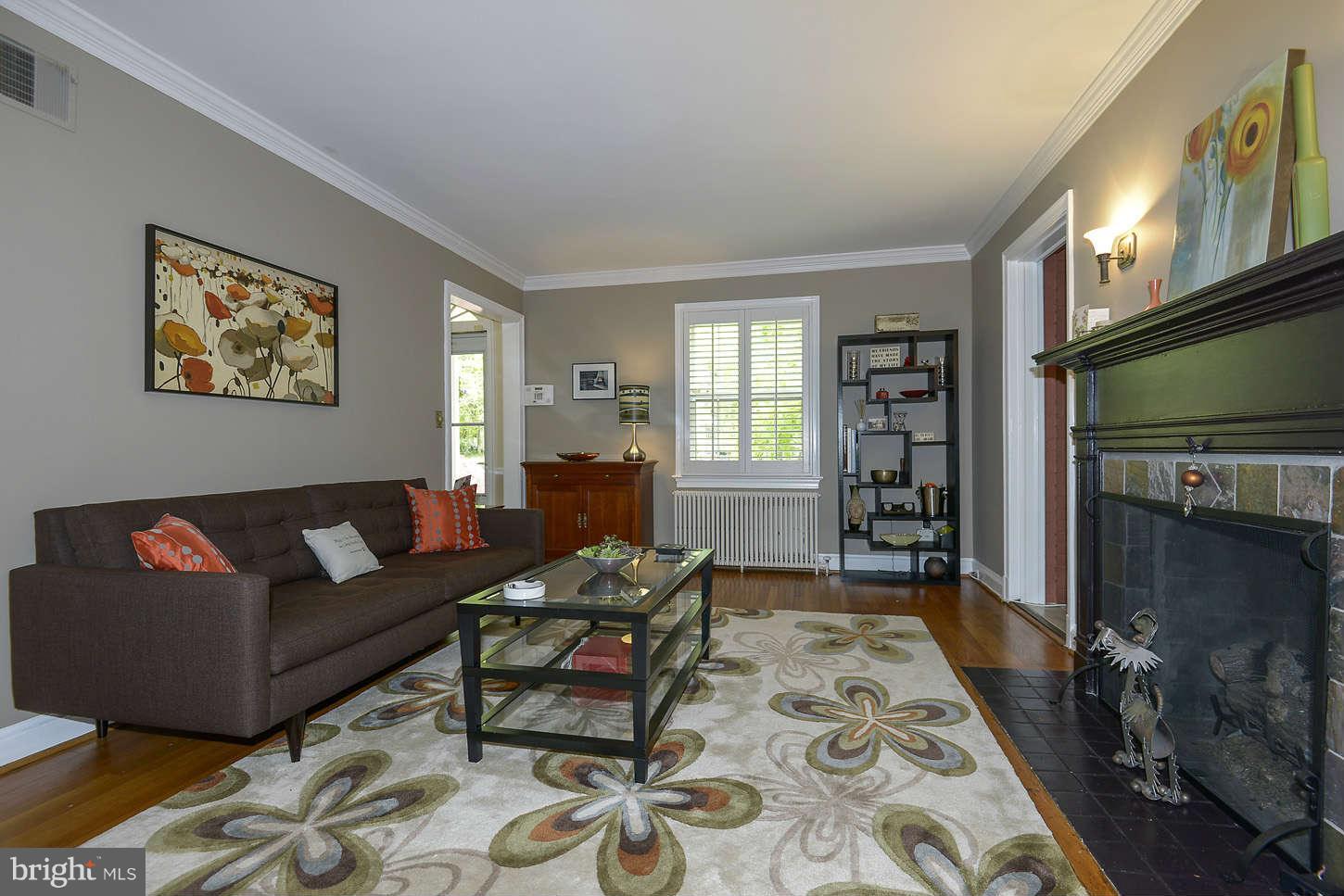 8204 Custer Road Bethesda, MD 20817 - Photo 10 of 30 Living Room