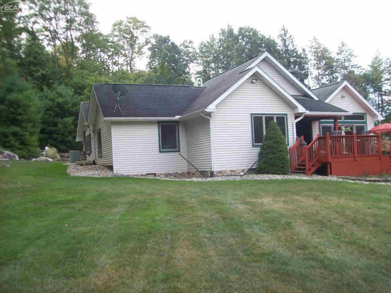 8033 Hogan Road Fenton, MI 48430 - Photo 6 of 34 21368191-5.JPG