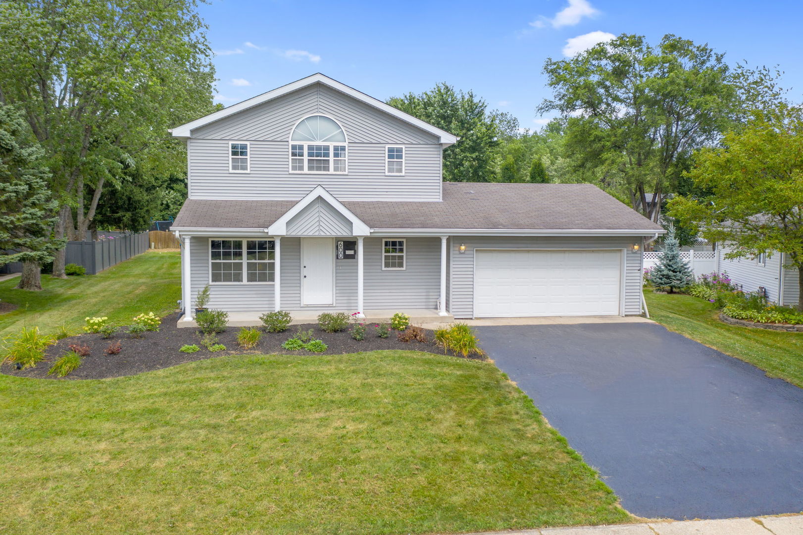 600 Stonegate Road New Lenox, IL 60451 - Photo 1 of 23 a front view of a house with a yard
