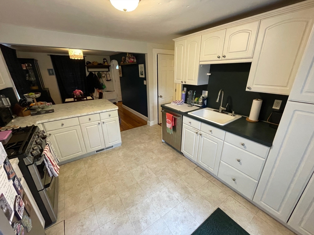 20 Oak Road Medford, MA 02155 - Photo 11 of 28