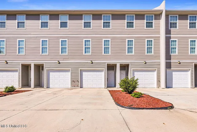 $2,970 | 103 East Orchard Loop, Unit 103, D'Iberville, MS 39540