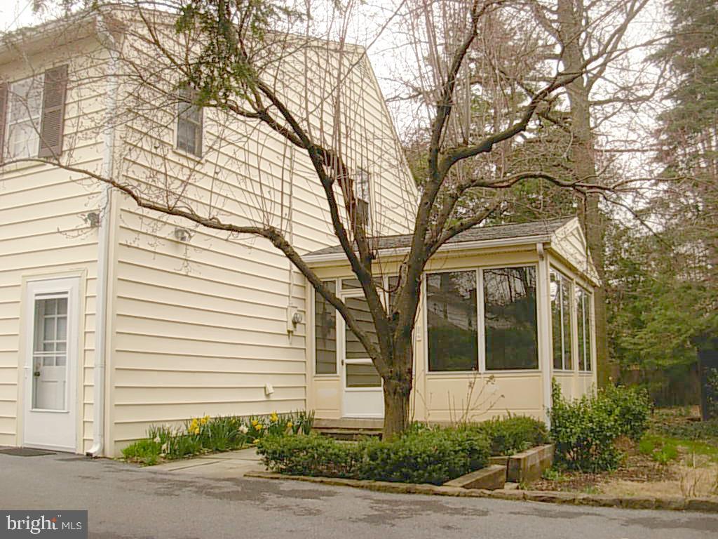 1326 Hillcrest Road Lancaster, PA 17603 - Photo 2 of 17 Gallery Image 2
