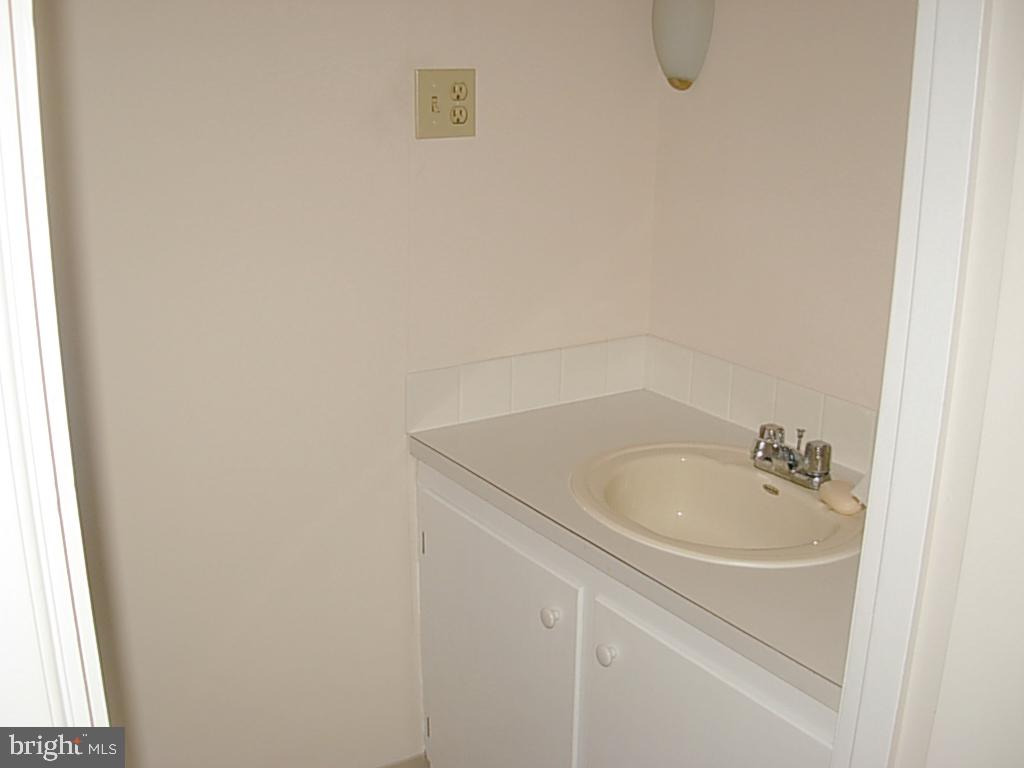 1326 Hillcrest Road Lancaster, PA 17603 - Photo 11 of 17 Gallery Image 11