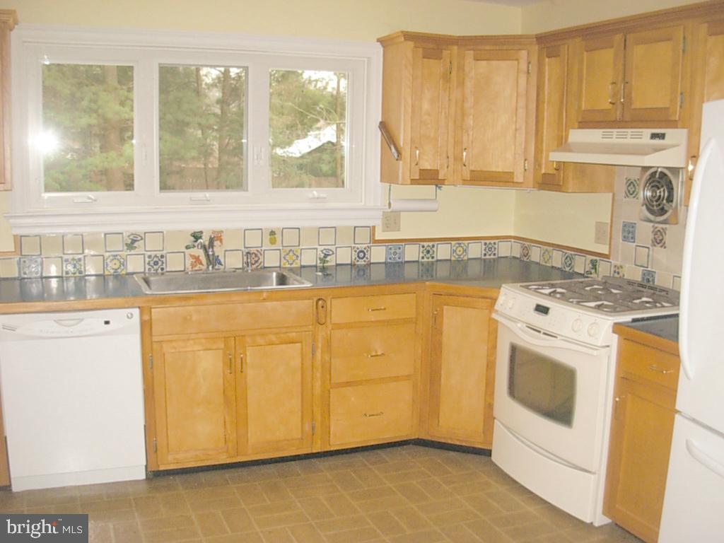 1326 Hillcrest Road Lancaster, PA 17603 - Photo 7 of 17 Gallery Image 7