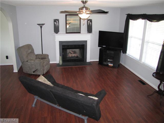 494 Sunset Ridge Lane Lexington, NC 27295 - Photo 2 of 4 Living Room.