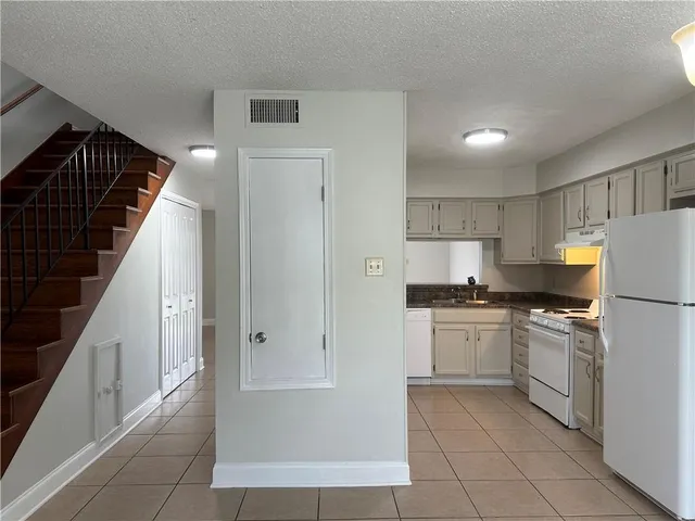 $1,300 | Undisclosed Address, Mandeville, LA 70471