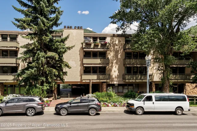 a car parked in front of a building