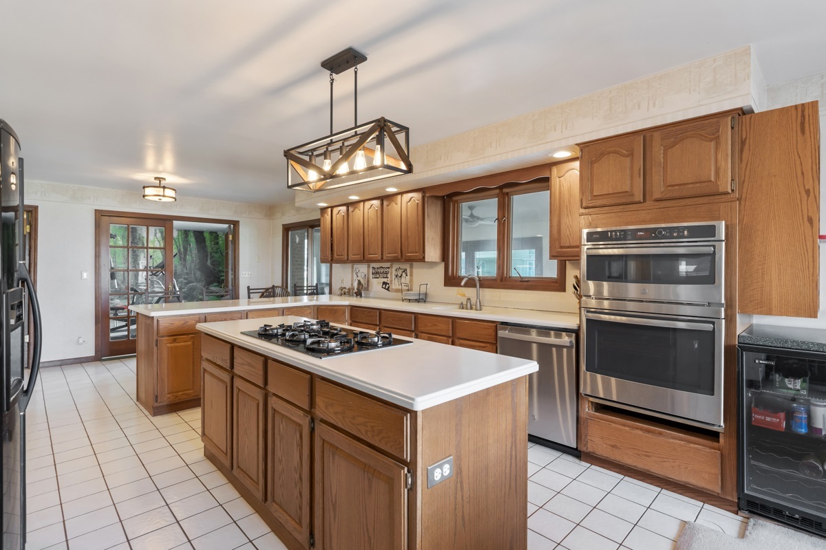 41-w072 Bowes Road Elgin, IL 60124 - Photo 10 of 39 Gallery Image 10