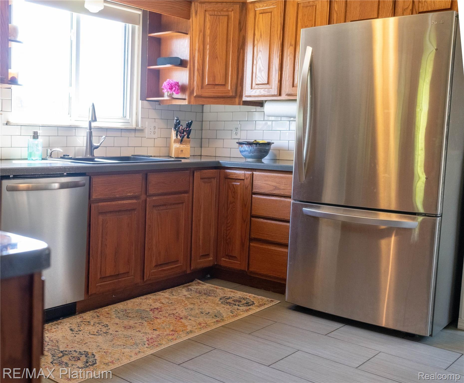792 Oak Ridge Court Brighton, MI 48116 - Photo 4 of 15 190614-14.jpg