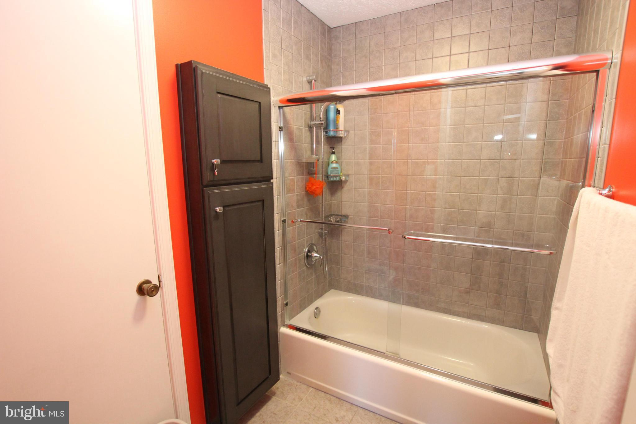 10174 Oakton Terrace Road, Unit 10174 Oakton, VA 22124 - Photo 22 of 30 Updated Bath