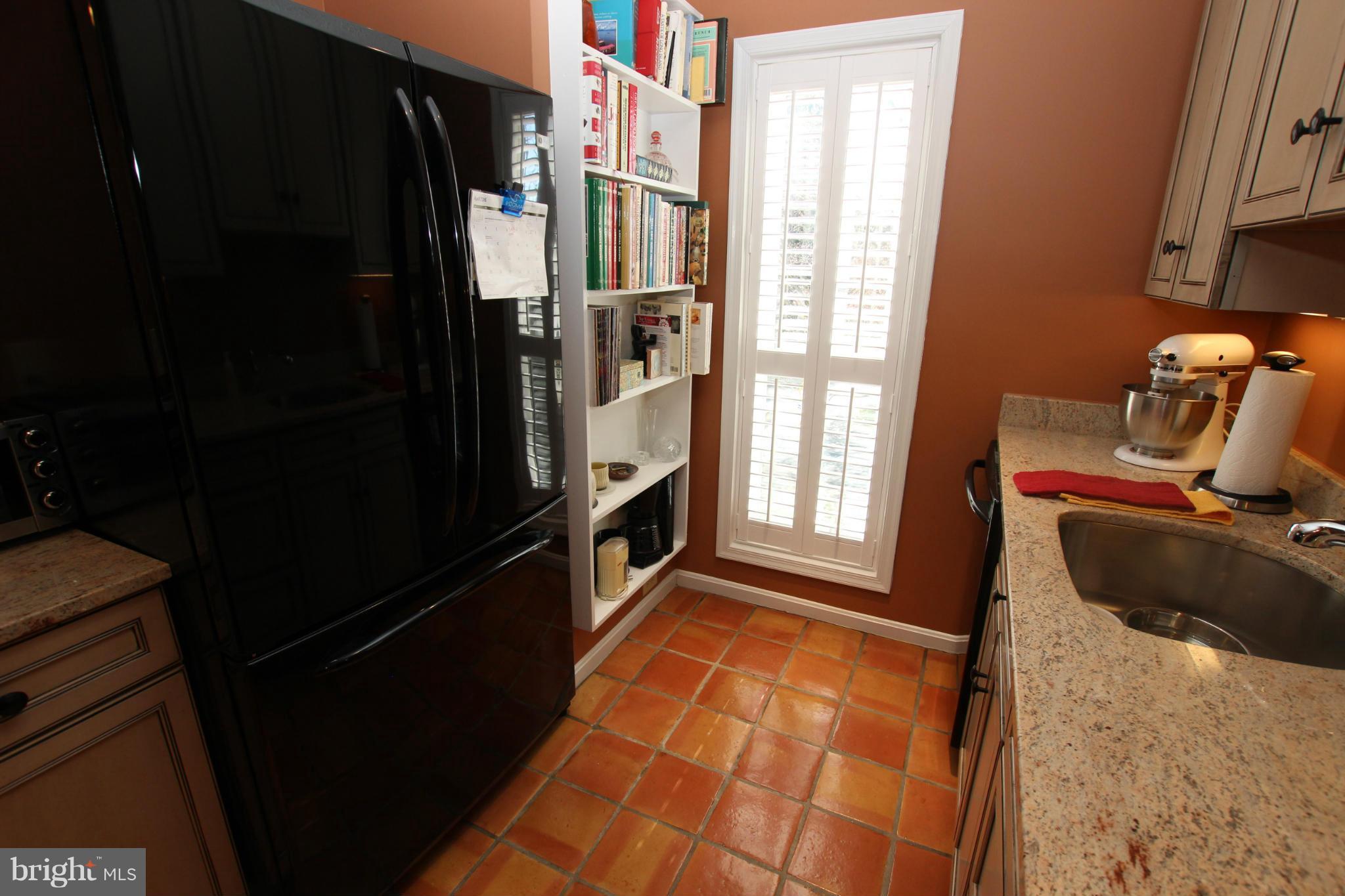 10174 Oakton Terrace Road, Unit 10174 Oakton, VA 22124 - Photo 7 of 30 Kitchen with Built In shelving