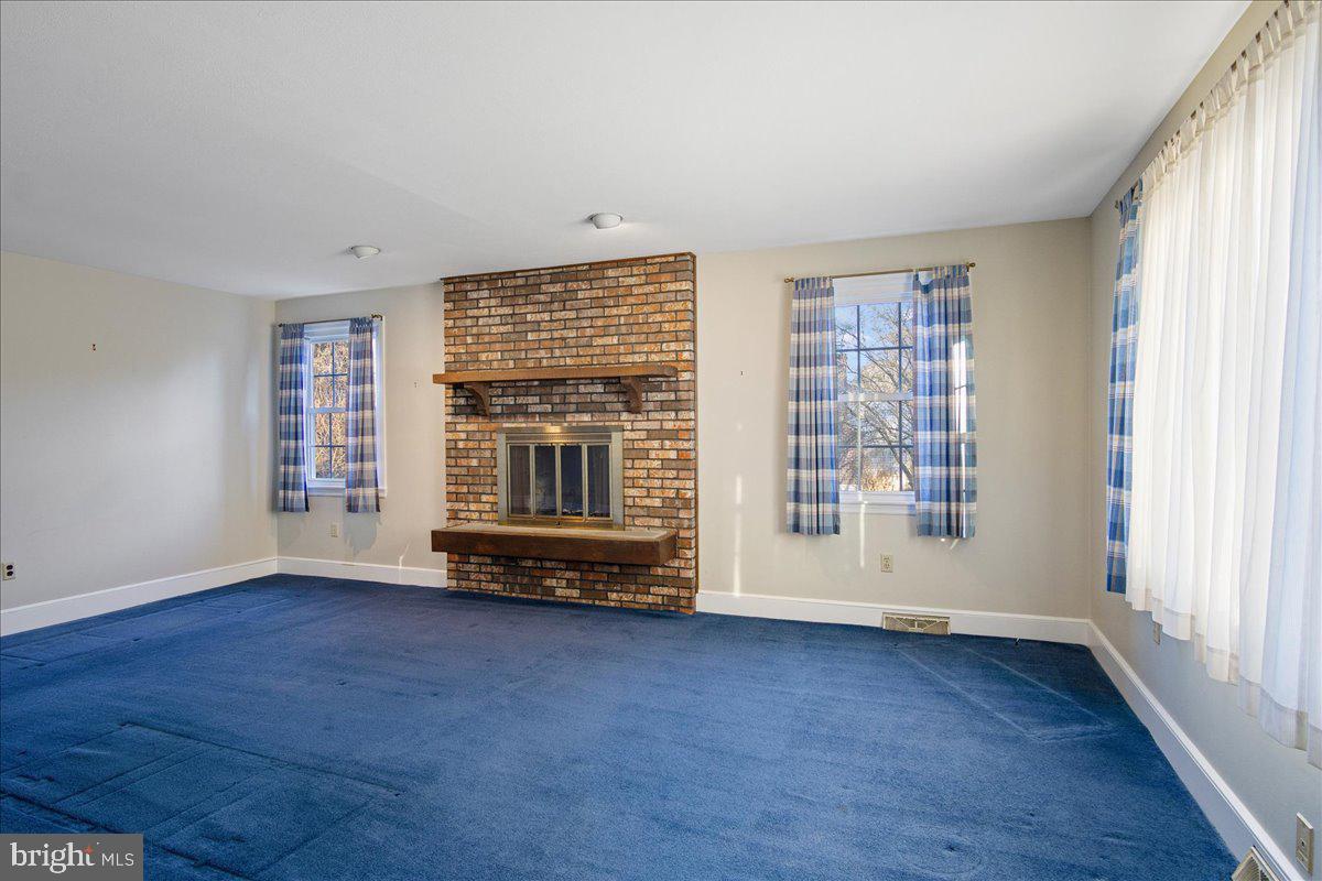 147 Den Road Lincoln University, PA 19352 - Photo 7 of 36 Great room w/wood burning f/p