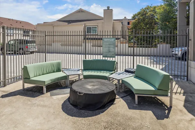 $1,395 | 1819 Augusta Drive, Unit C28, Houston, TX 77057