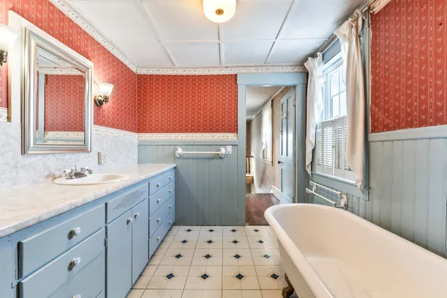 $425,000 | 14 Berwick Road, South Berwick, ME 03908