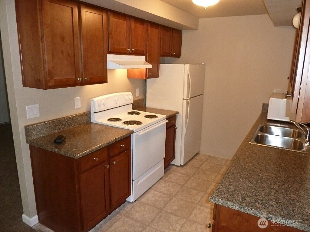 18332 Hurst Road Lynnwood, WA 98037 - Photo 6 of 9 a kitchen with a stove and a refrigerator