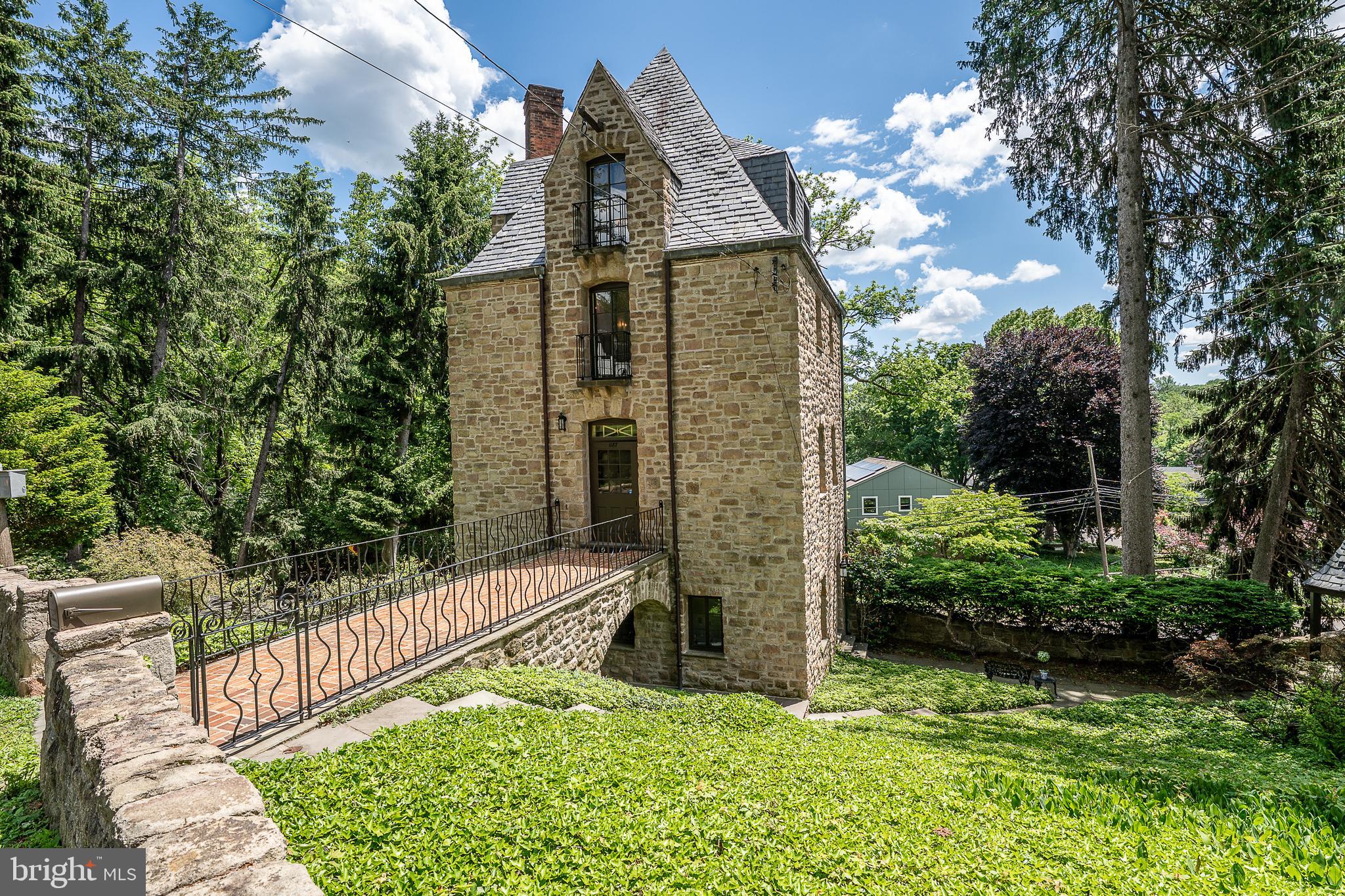 Set in the beautiful hillside amongst the treetops