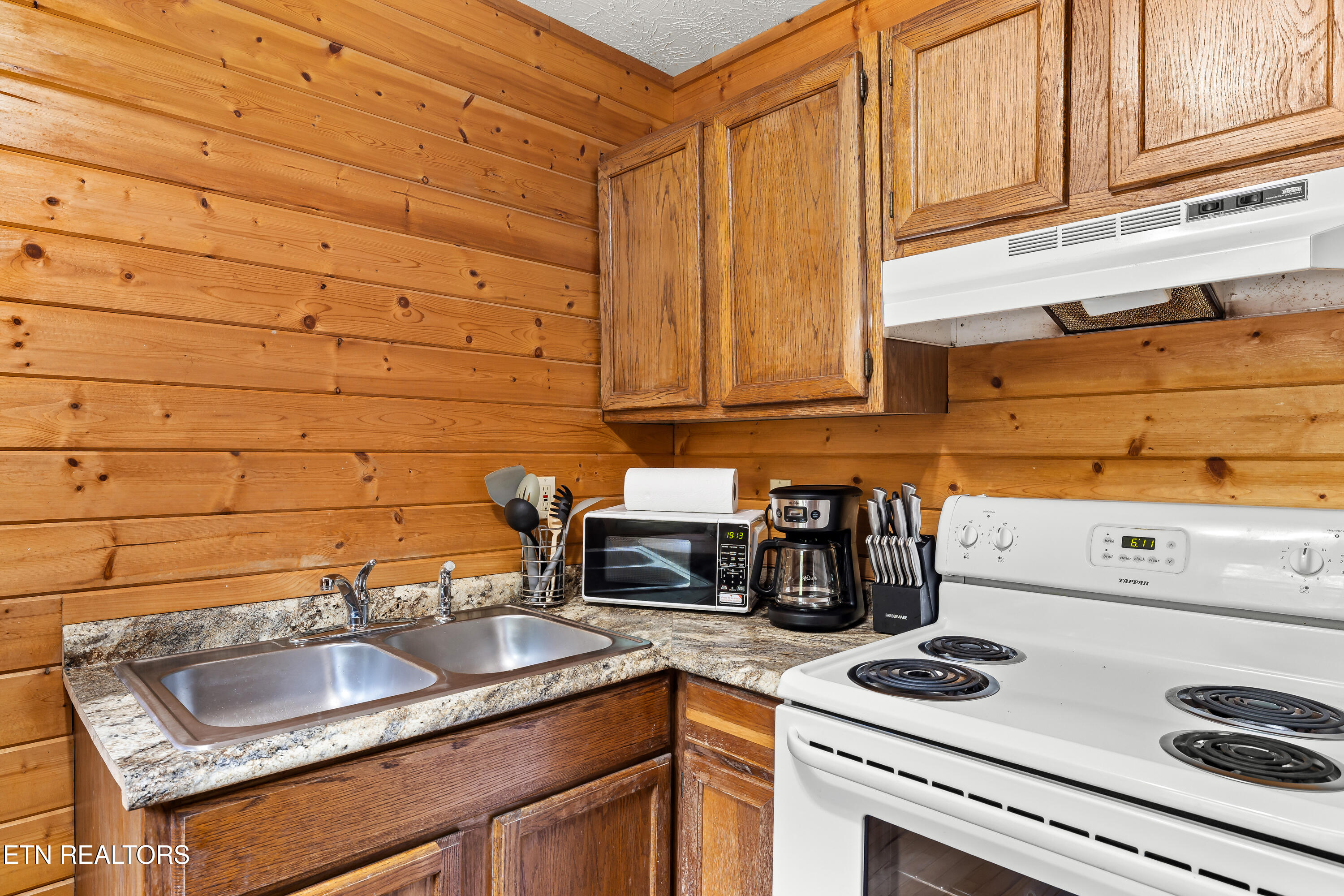 2036 Ridge Road, Unit 14 Pigeon Forge, TN 37863 - Photo 7 of 27 .