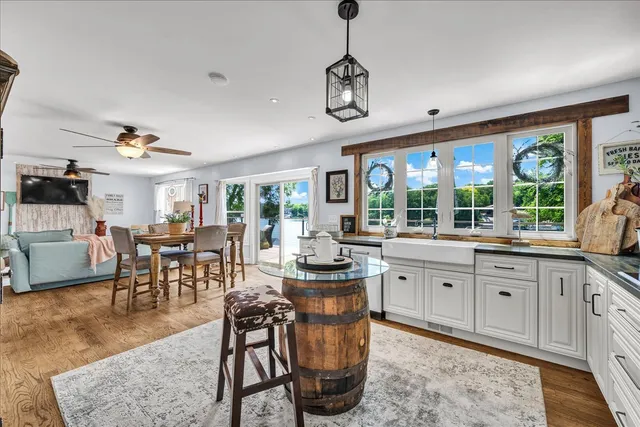 a view of a livingroom and dining room