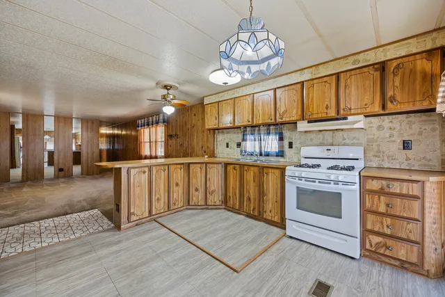 $49,900 | 27W370 Geneva Road, Unit 19, Winfield, IL 60190