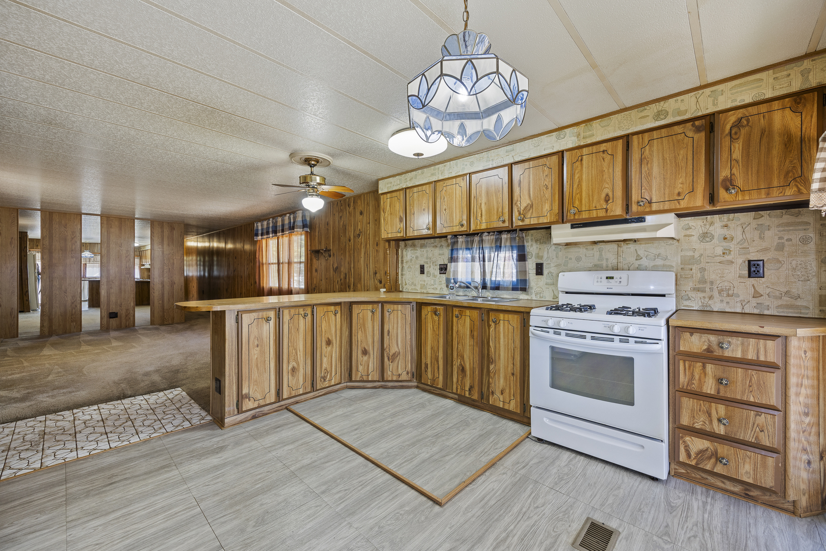 27W370 Geneva Road, Unit 19 Winfield, IL 60190 - Photo 7 of 11
