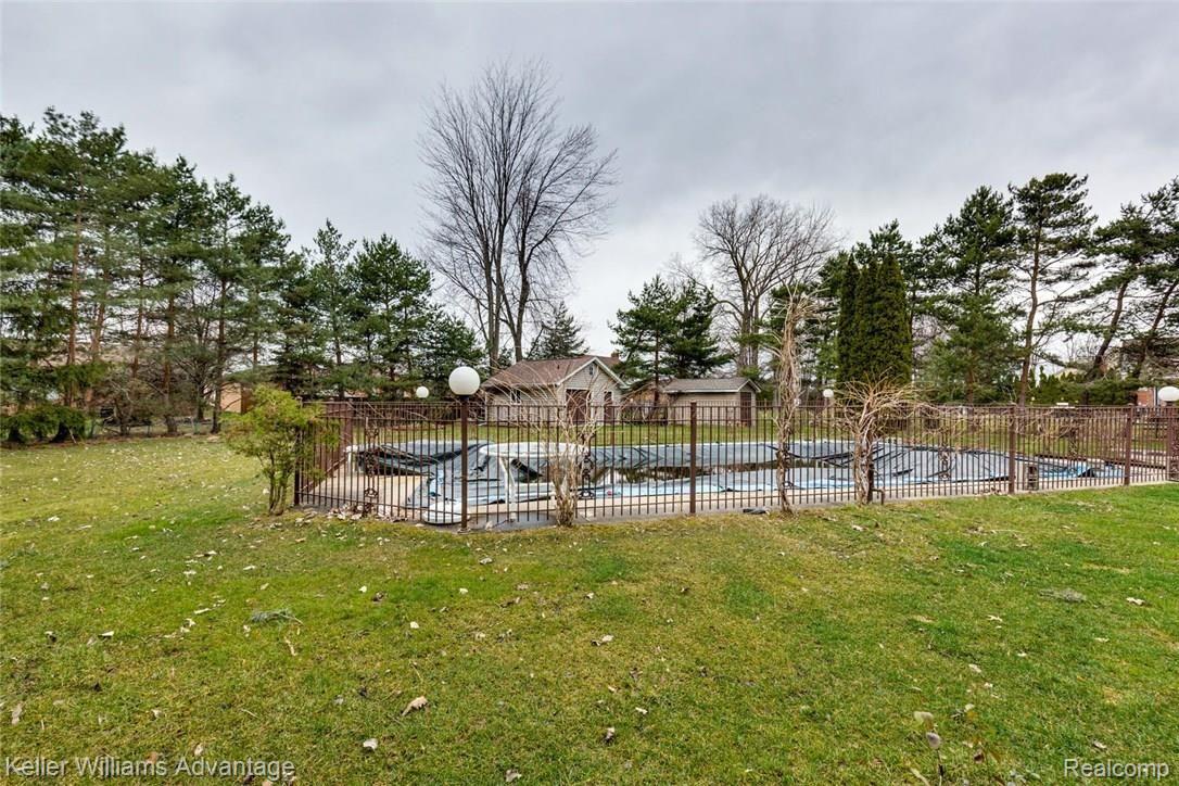 38747 Westchester Road Sterling Heights, MI 48310 - Photo 32 of 37 38747 Westchester Rd Sterling-large-032-25-Swimming Pool-1500x1000-72dpi.jpg