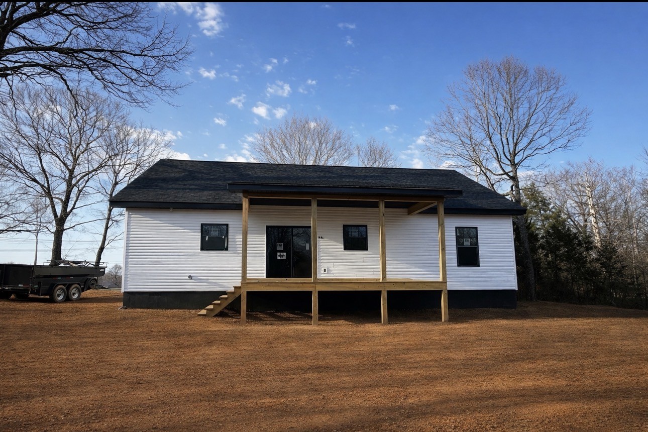 1239 North Main Street Tennessee Ridge, TN 37178 - Photo 2 of 4 a house with a outdoor space