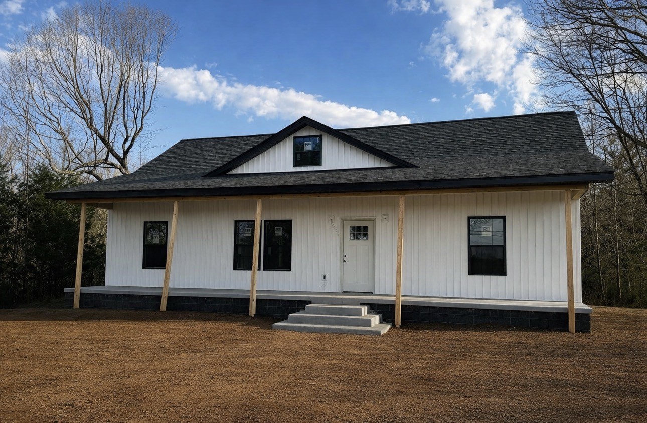 1239 North Main Street Tennessee Ridge, TN 37178 - Photo 4 of 4 a house with a yard