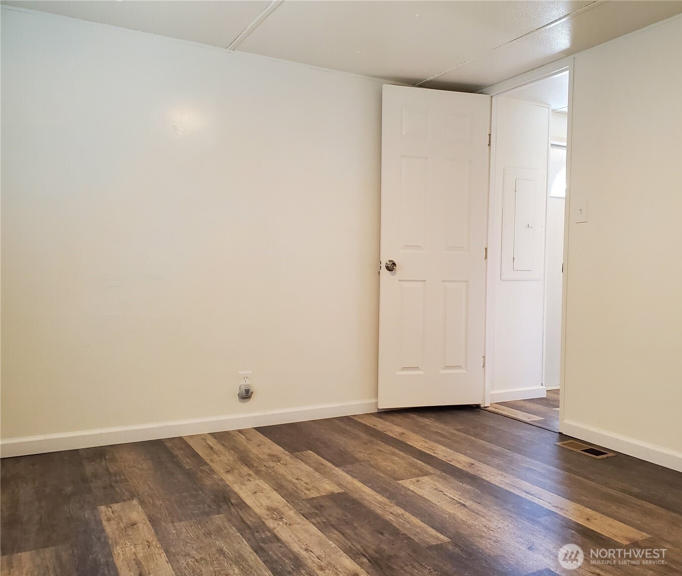 3500 Dyes Inlet Road Northwest Bremerton, WA 98312 - Photo 6 of 15 Gallery Image 6